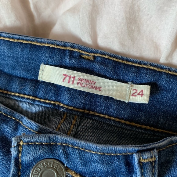 Levi’s 711 Skinny Jeans - Picture 3 of 3